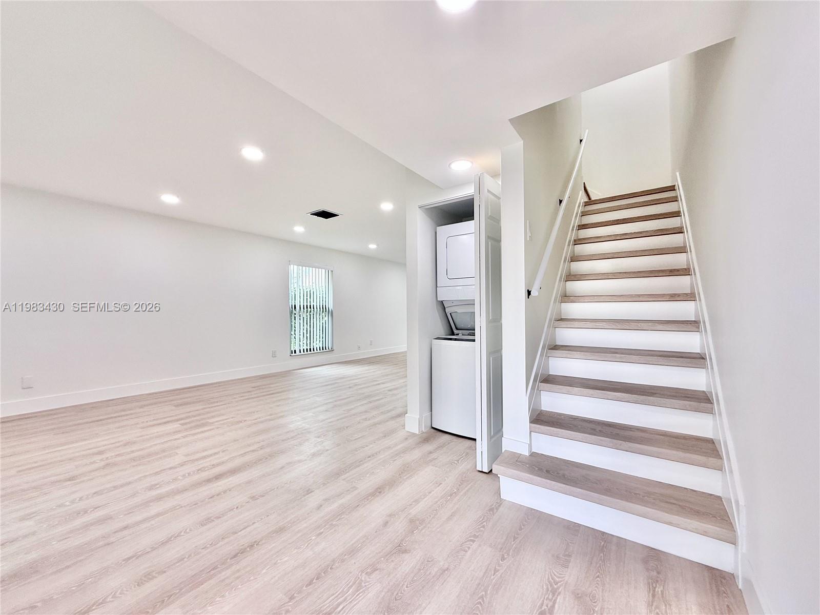 SANDTREE - Residential