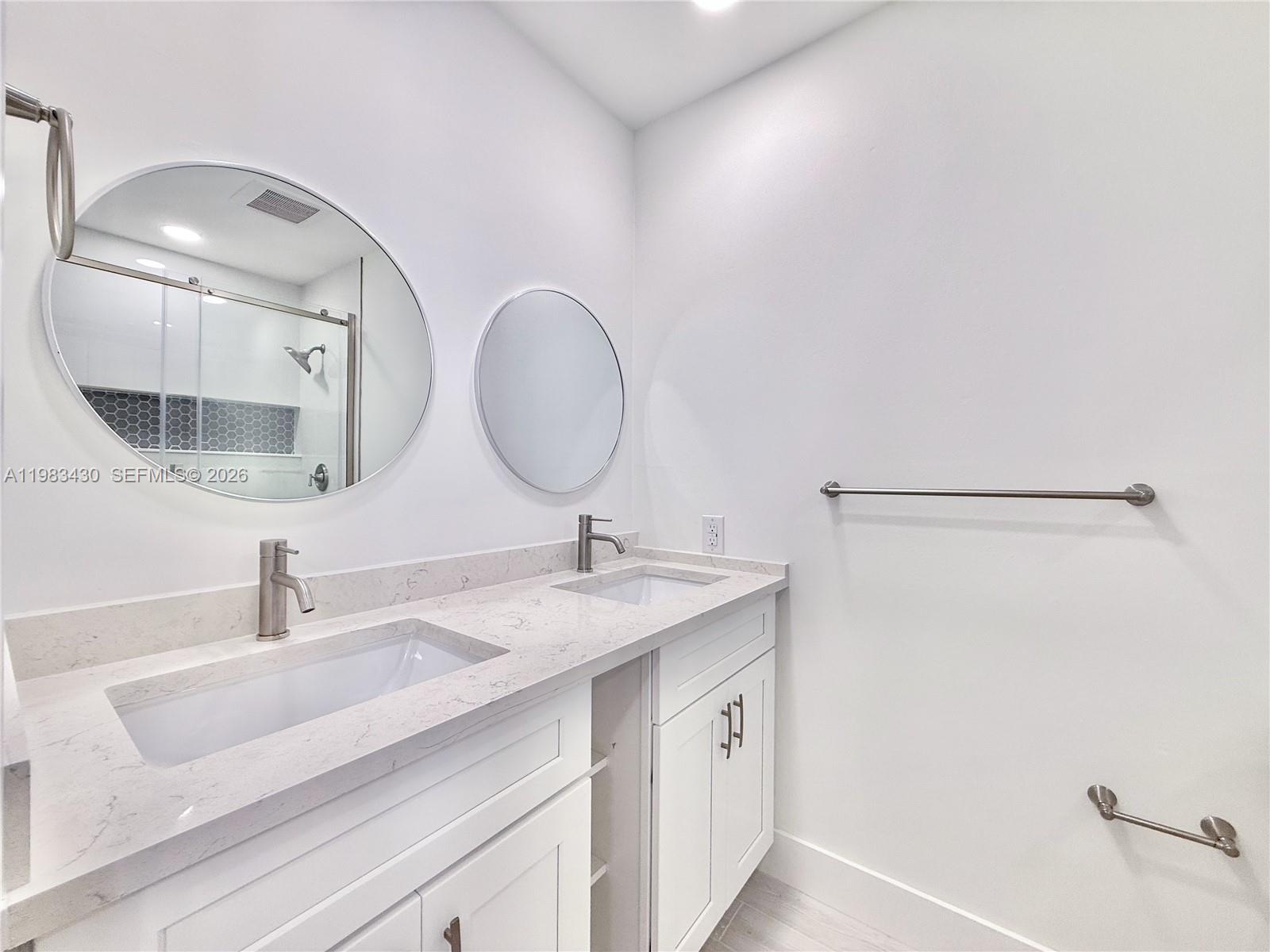 SANDTREE - Residential