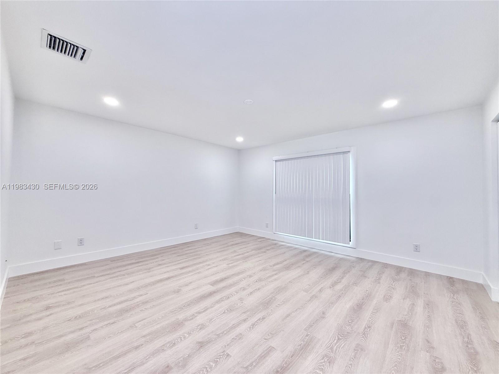 SANDTREE - Residential