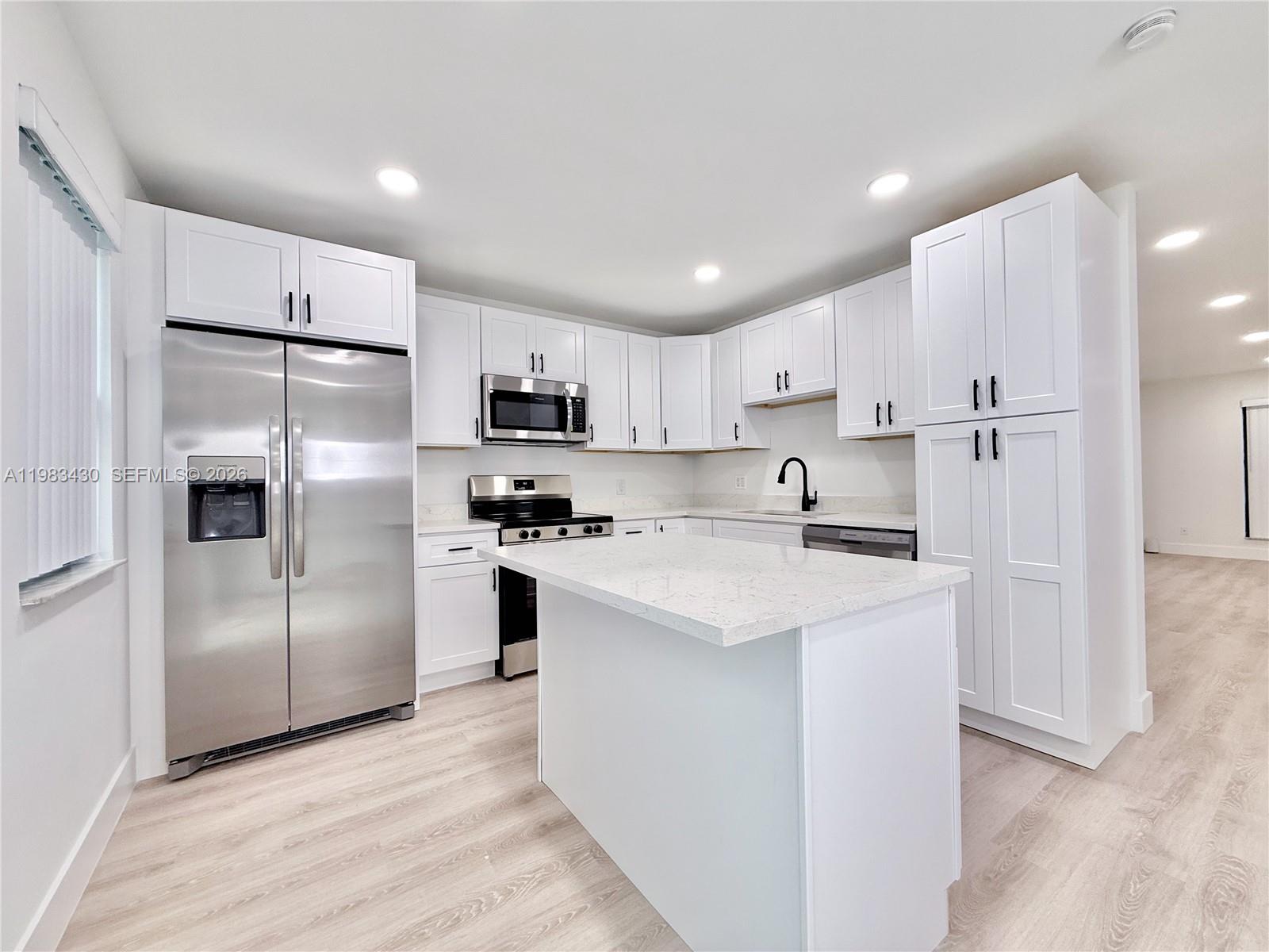 SANDTREE - Residential