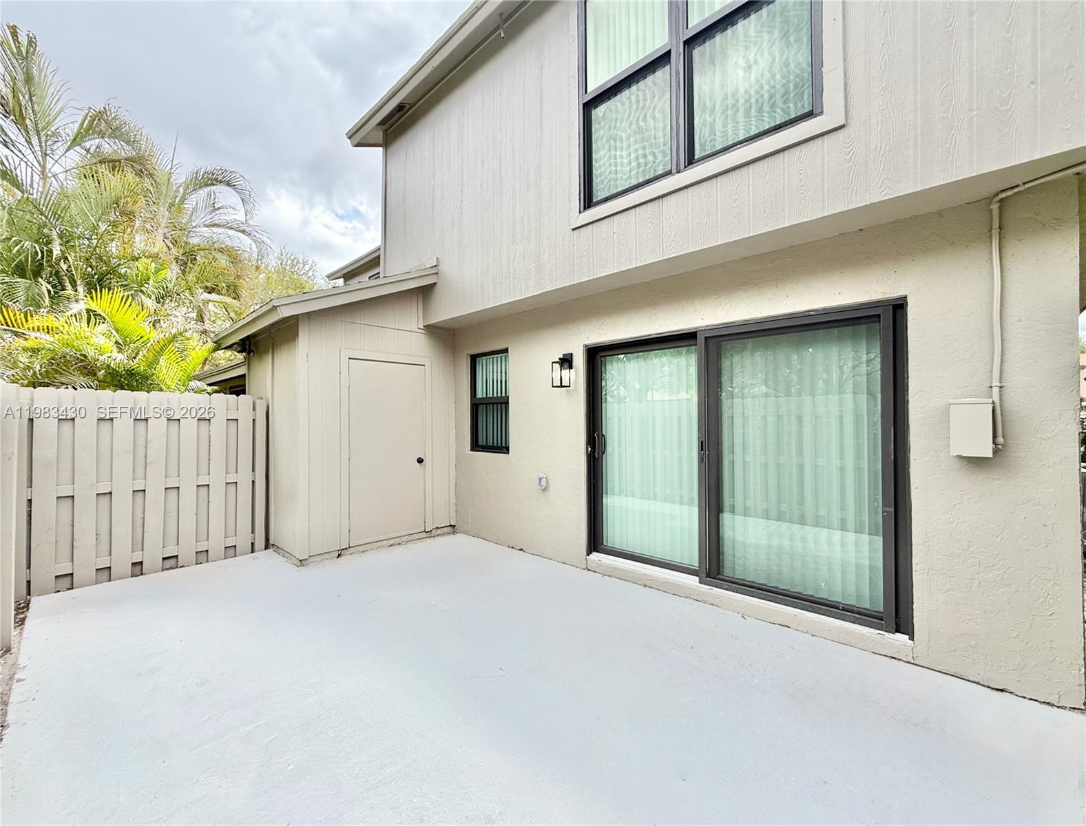 SANDTREE - Residential