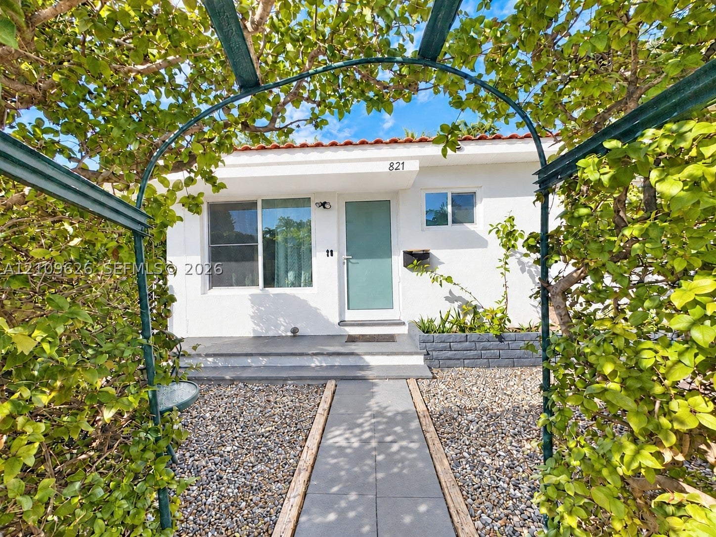 821 84th St, Miami Beach FL 33141