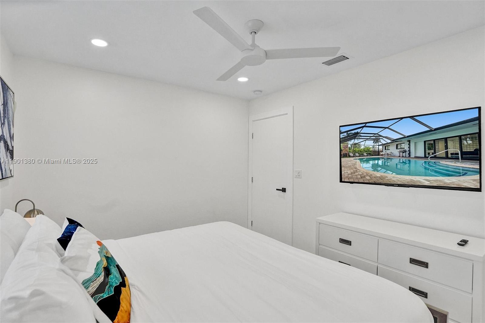 HOLLYWOOD LAKES SECTION - Residential