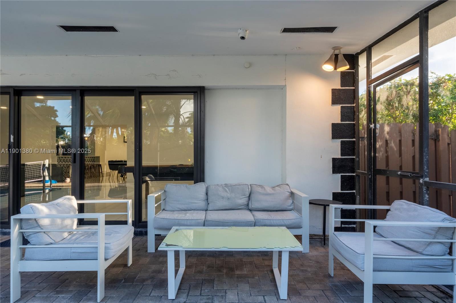 HOLLYWOOD LAKES SECTION - Residential