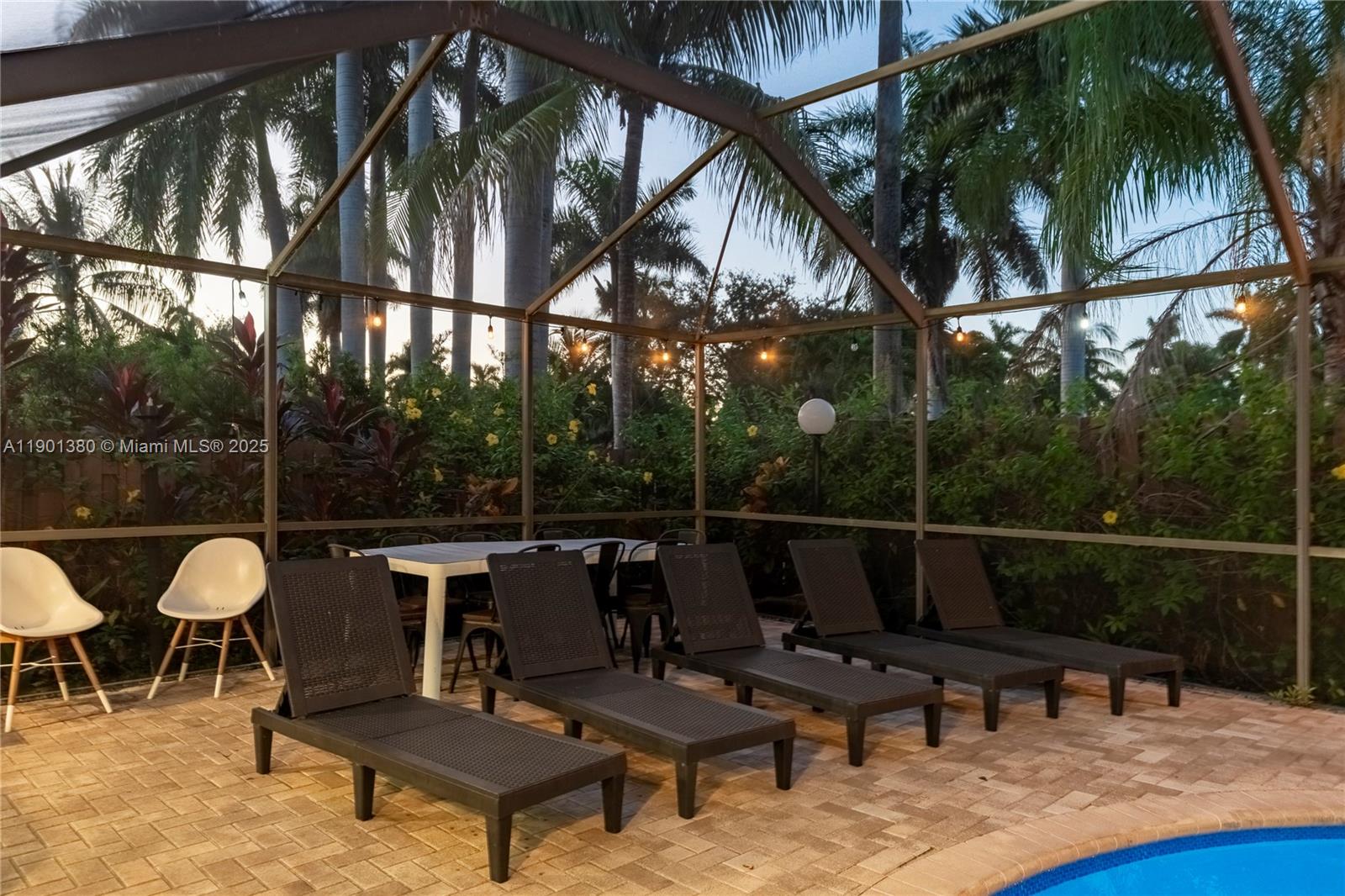 HOLLYWOOD LAKES SECTION - Residential