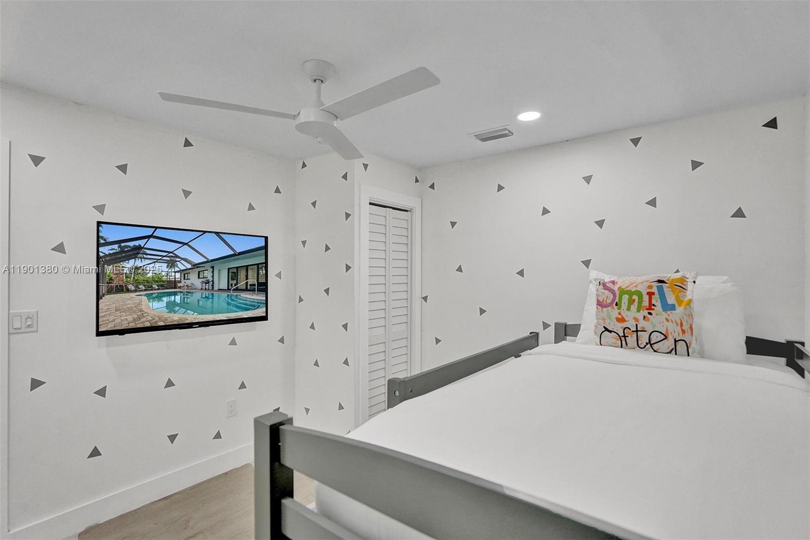 HOLLYWOOD LAKES SECTION - Residential