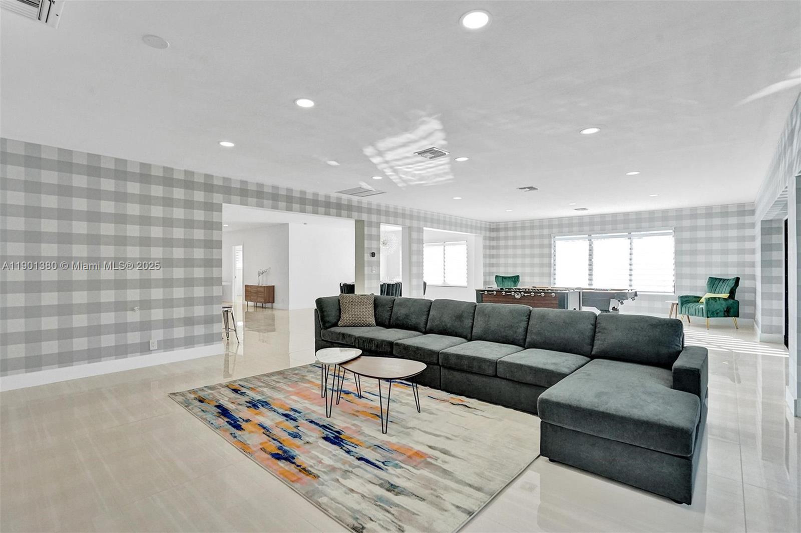 HOLLYWOOD LAKES SECTION - Residential