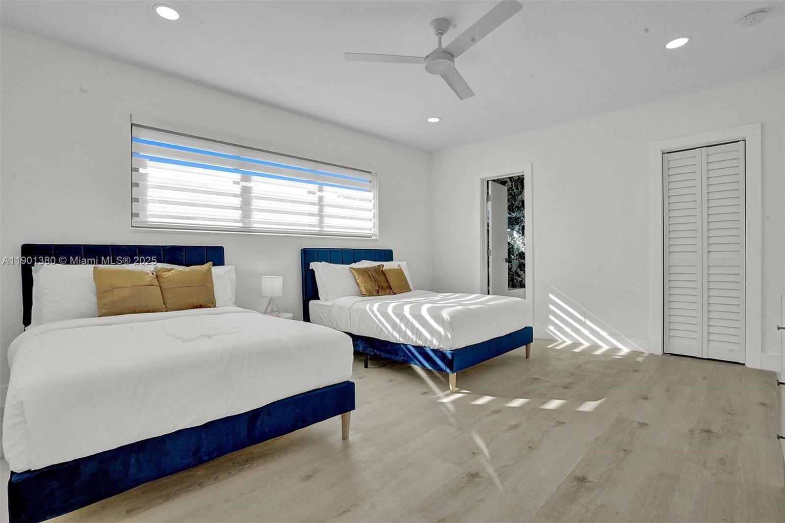 HOLLYWOOD LAKES SECTION - Residential