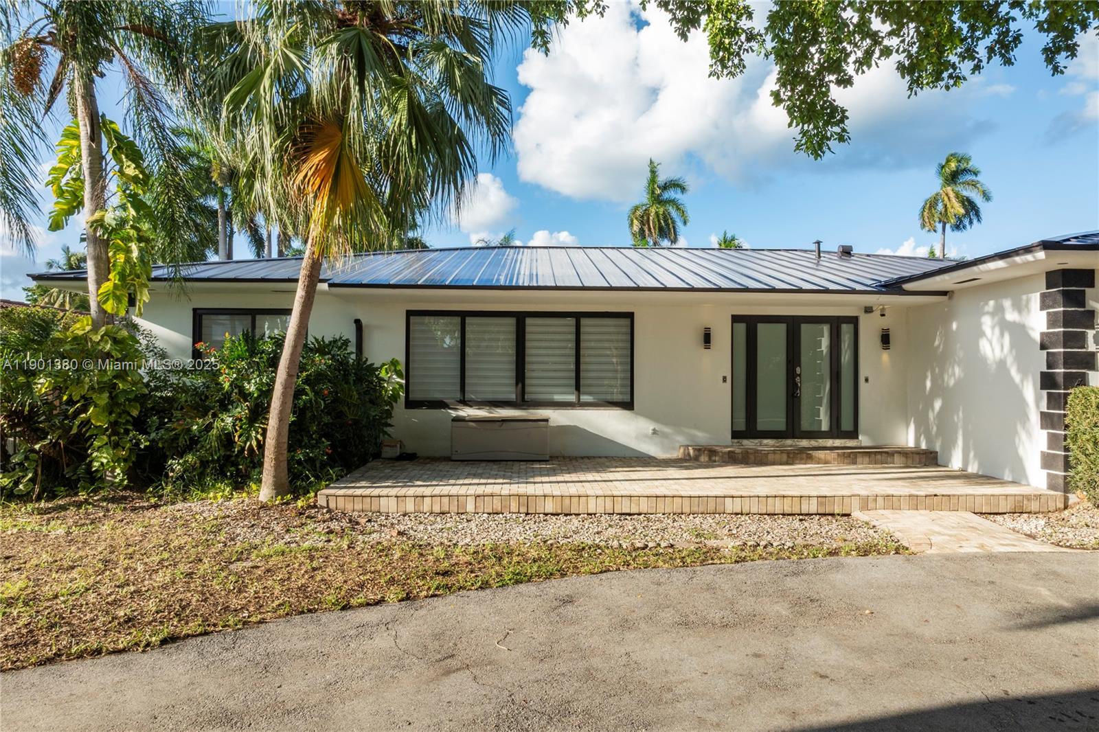 HOLLYWOOD LAKES SECTION - Residential