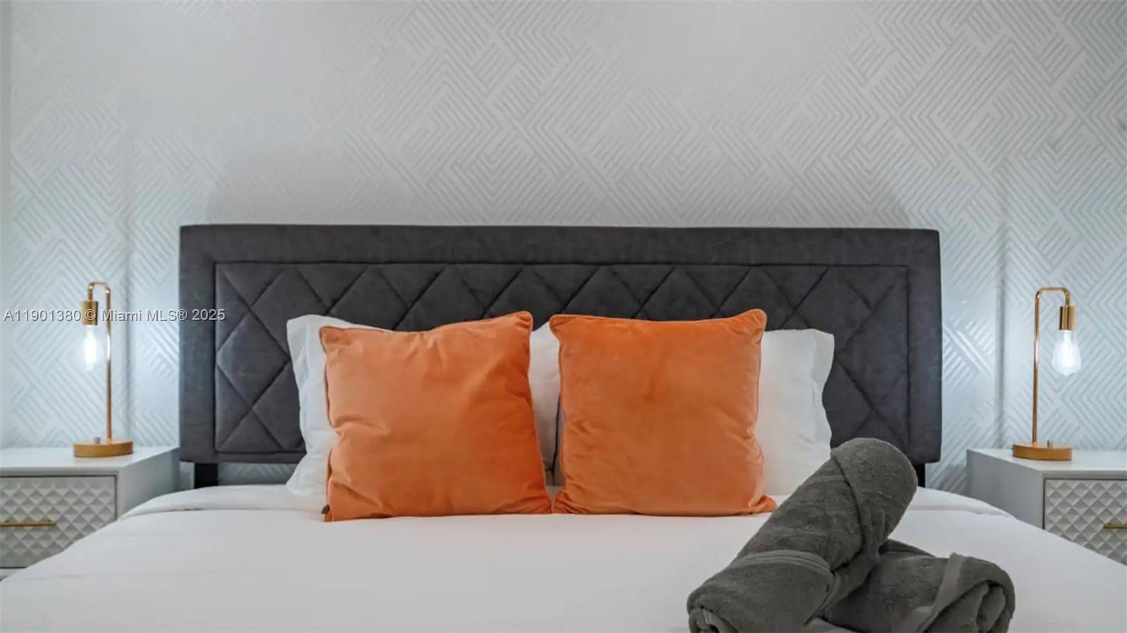 HOLLYWOOD LAKES SECTION - Residential