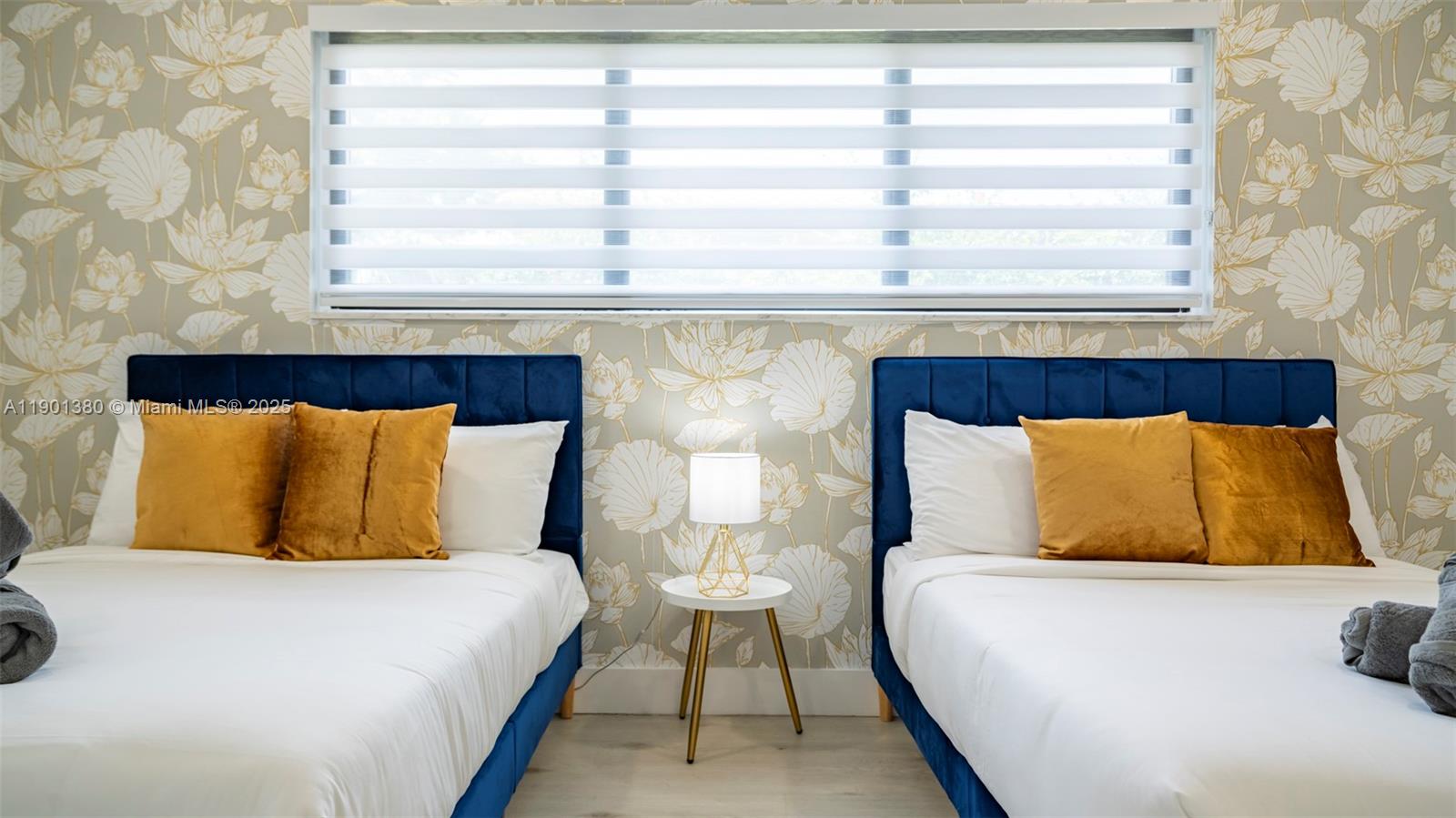 HOLLYWOOD LAKES SECTION - Residential