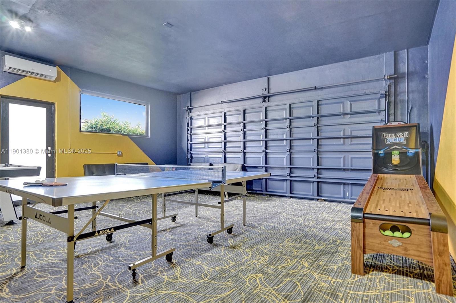 HOLLYWOOD LAKES SECTION - Residential