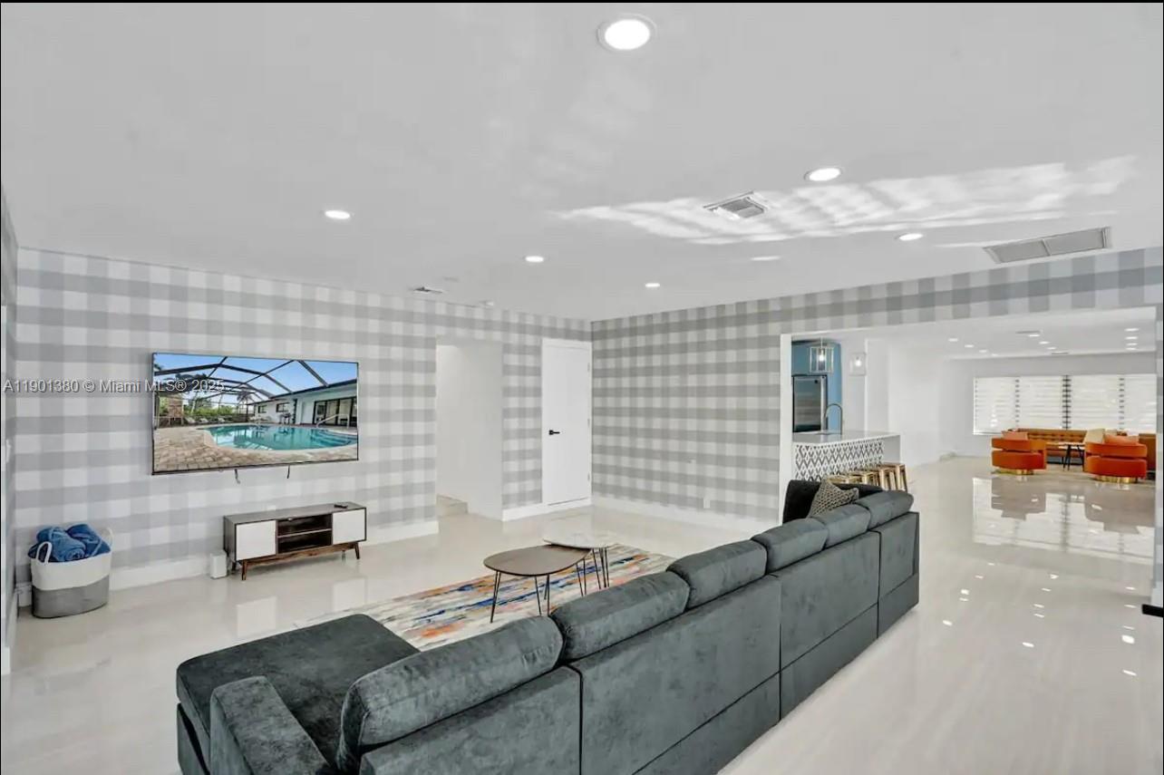 HOLLYWOOD LAKES SECTION - Residential