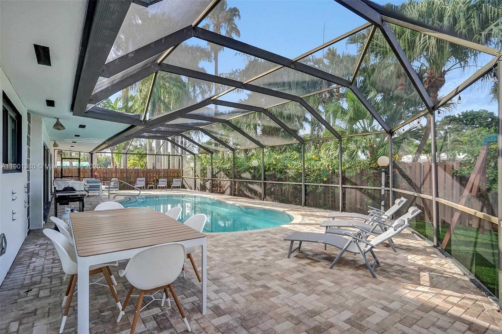 HOLLYWOOD LAKES SECTION - Residential