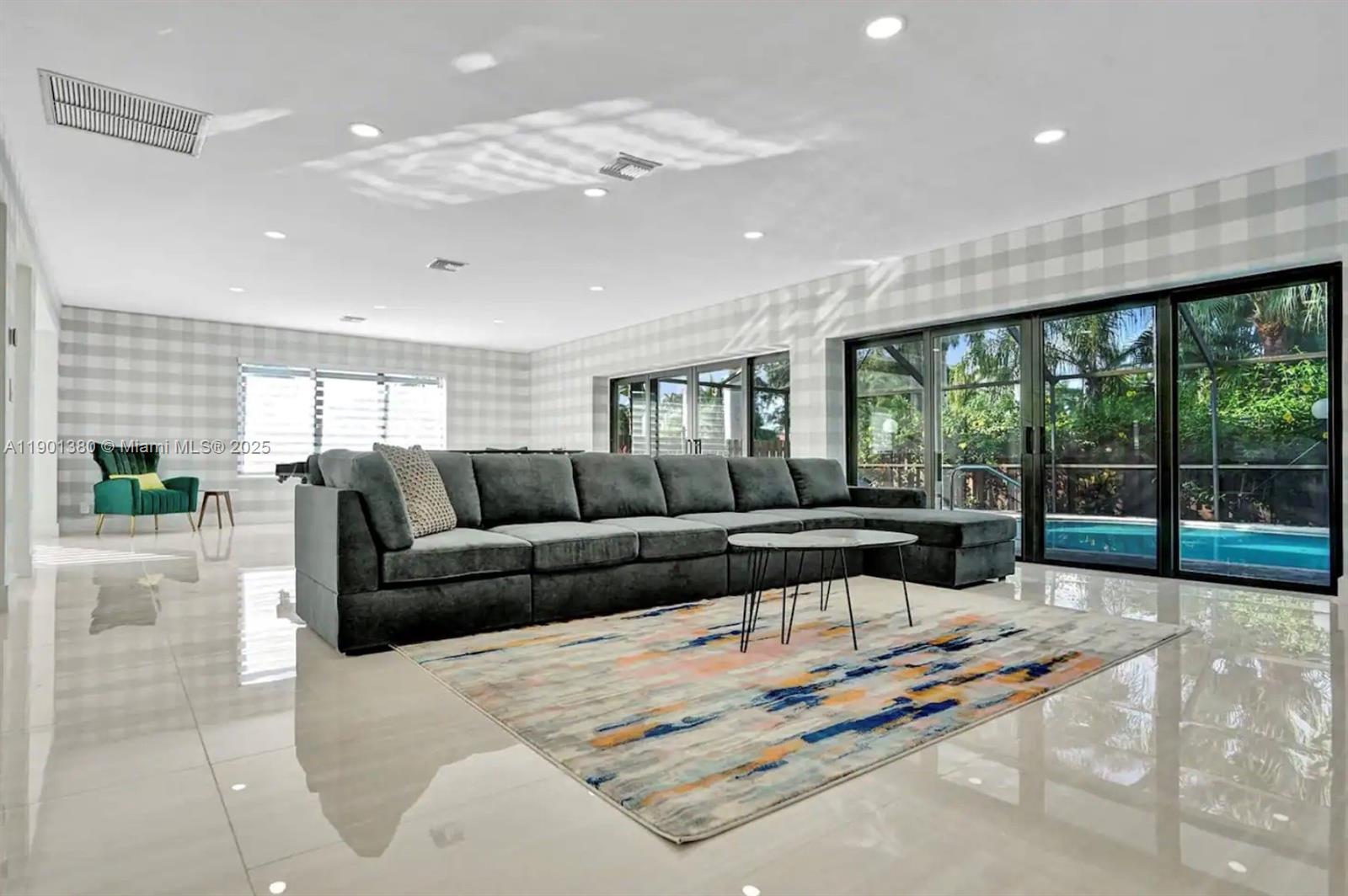 HOLLYWOOD LAKES SECTION - Residential