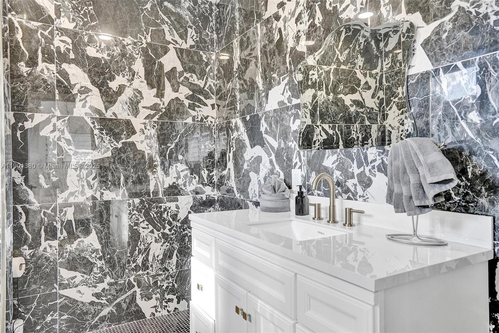 HOLLYWOOD LAKES SECTION - Residential