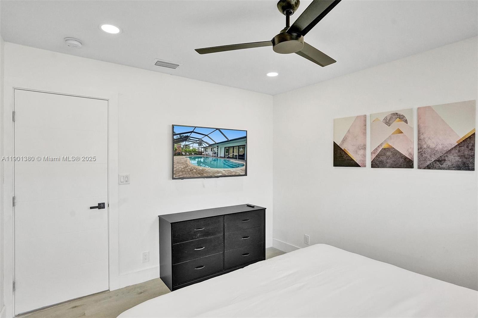 HOLLYWOOD LAKES SECTION - Residential