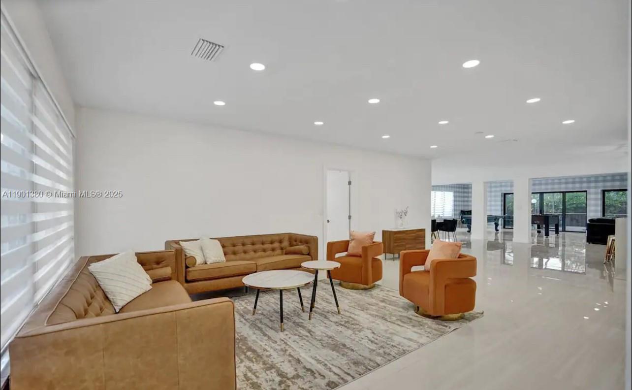 HOLLYWOOD LAKES SECTION - Residential