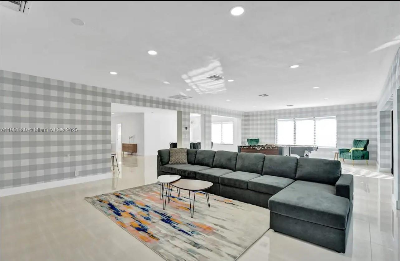 HOLLYWOOD LAKES SECTION - Residential