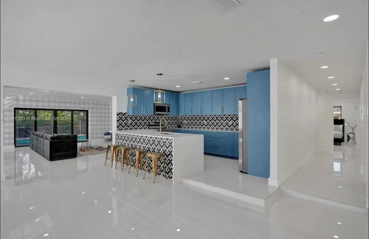 HOLLYWOOD LAKES SECTION - Residential