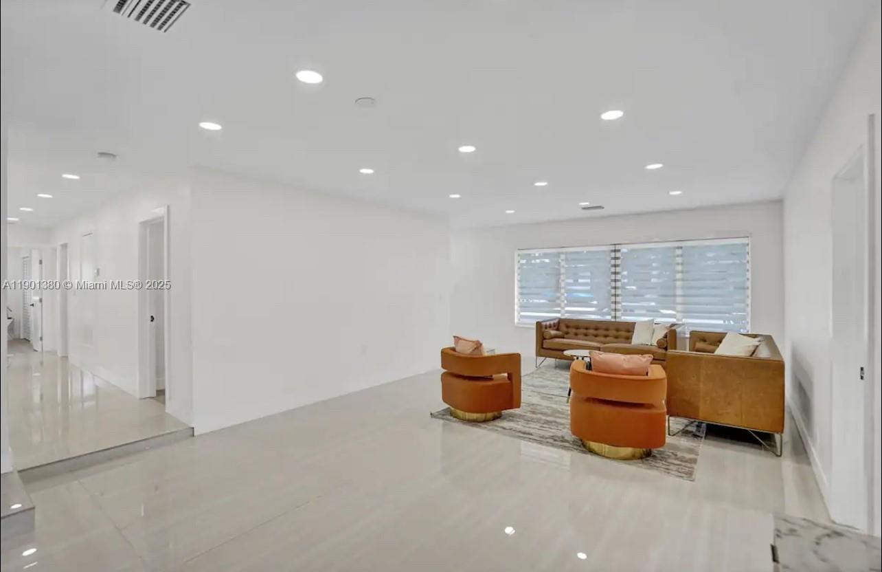 HOLLYWOOD LAKES SECTION - Residential