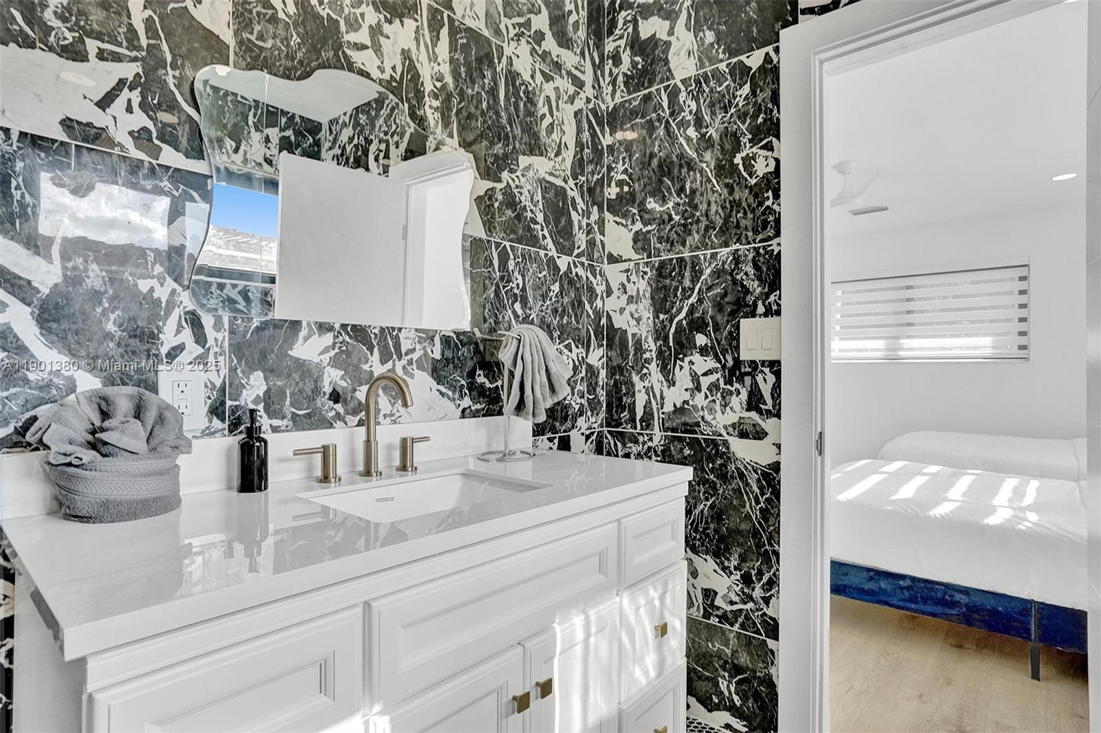 HOLLYWOOD LAKES SECTION - Residential