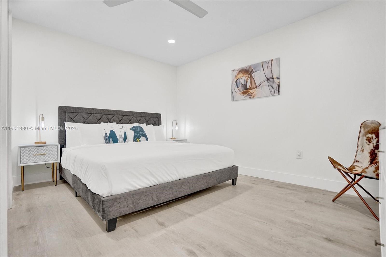 HOLLYWOOD LAKES SECTION - Residential