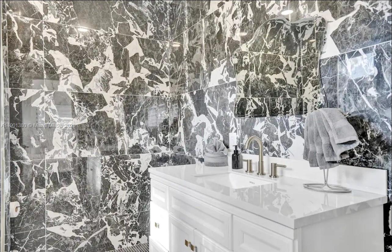 HOLLYWOOD LAKES SECTION - Residential