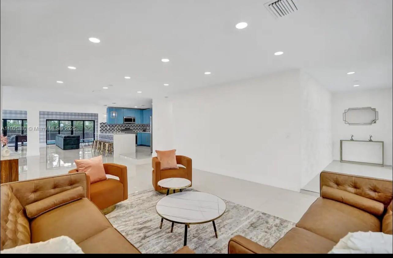 HOLLYWOOD LAKES SECTION - Residential