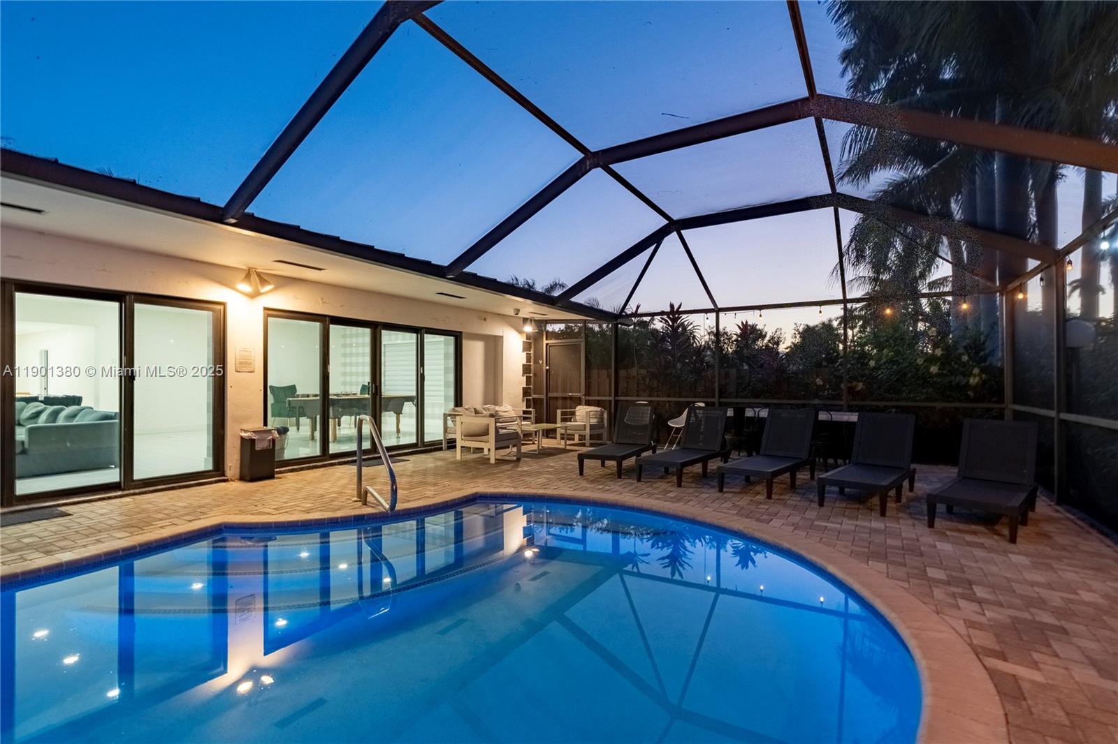 HOLLYWOOD LAKES SECTION - Residential