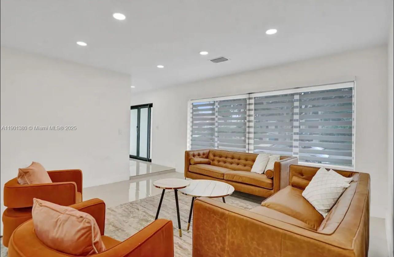 HOLLYWOOD LAKES SECTION - Residential