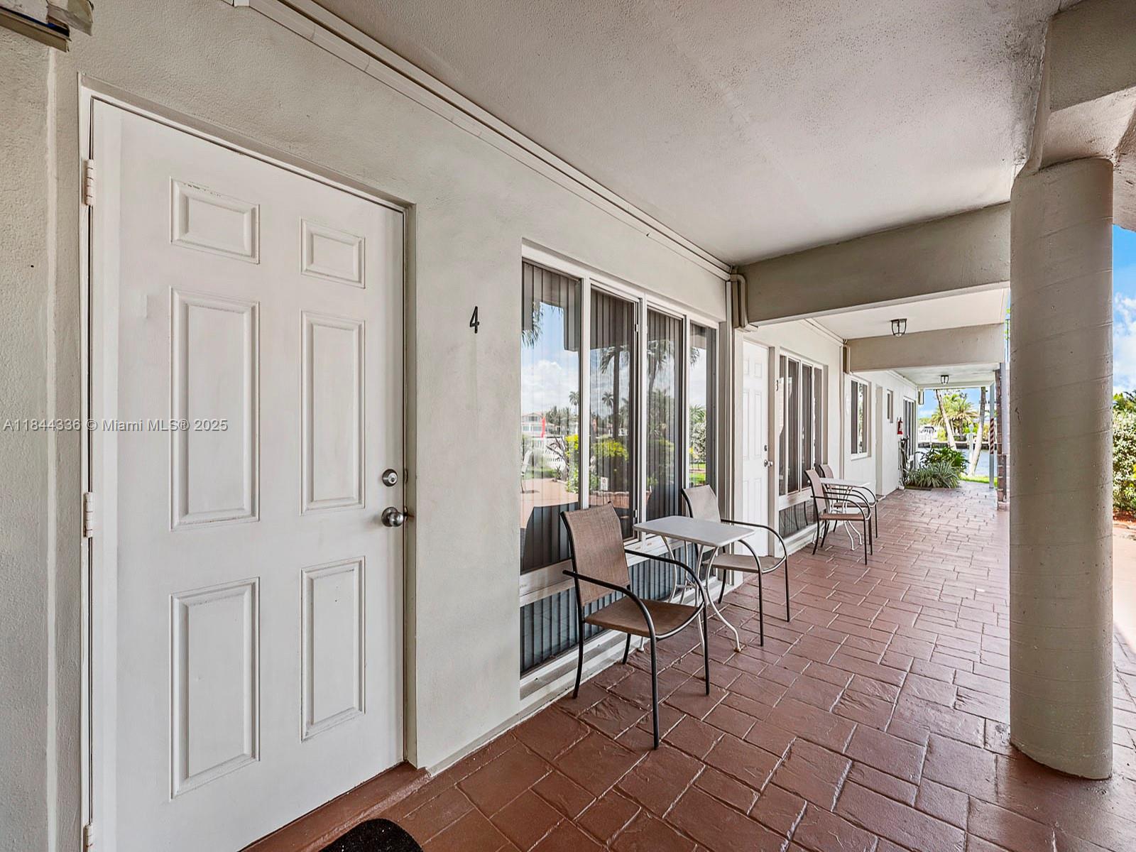 555 N Riverside Dr 4