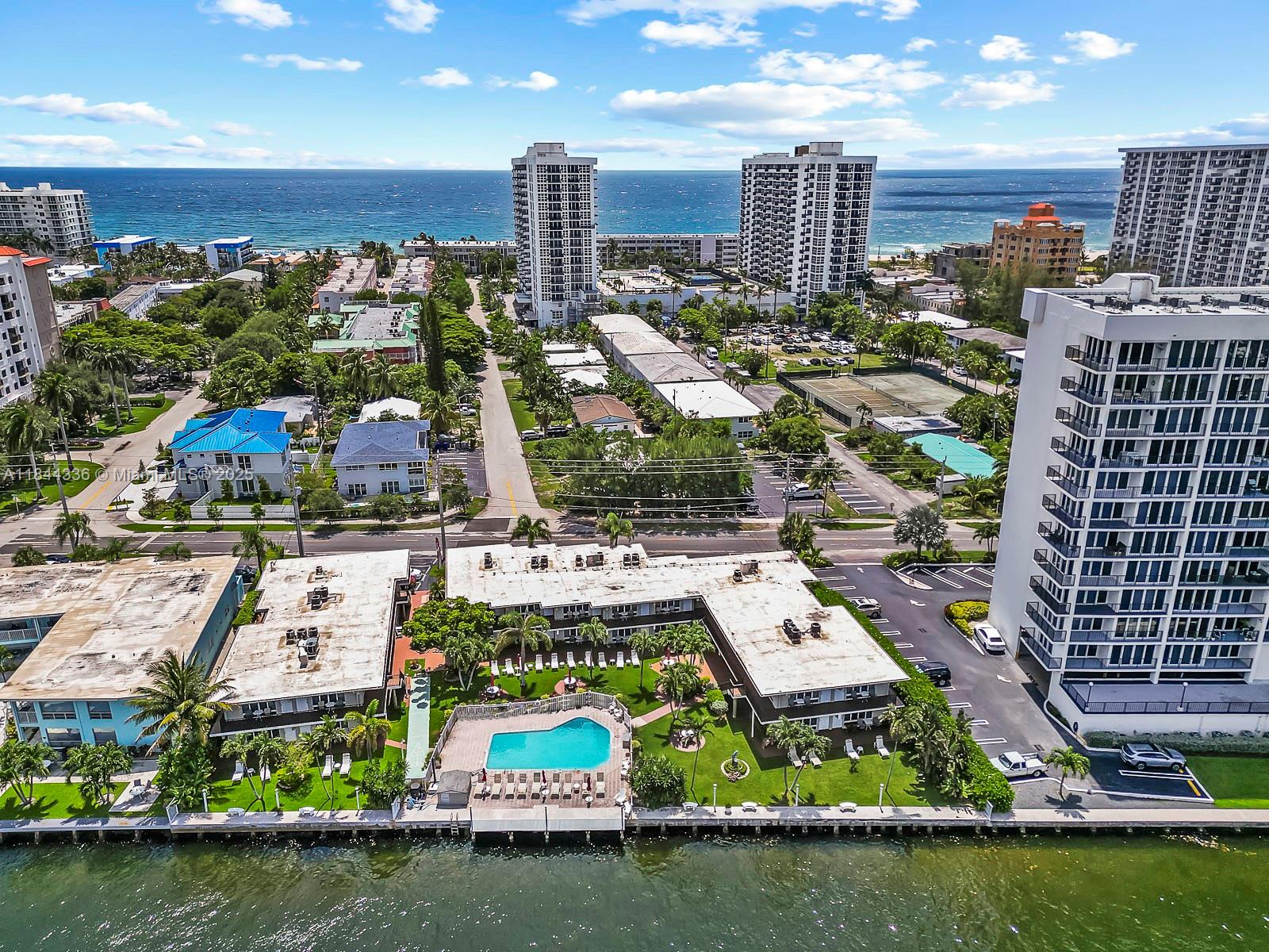 555 N Riverside Dr 4
