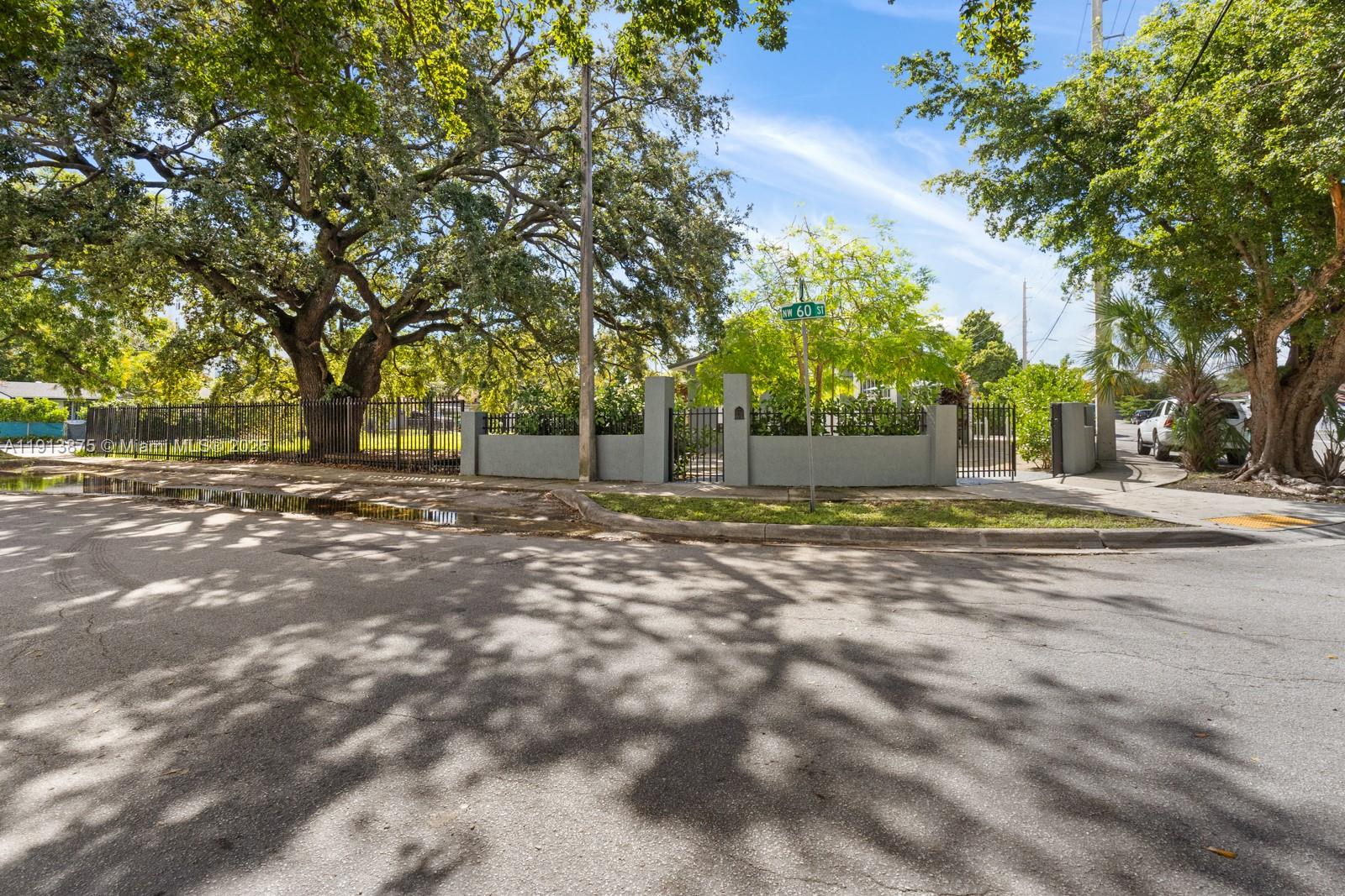 MAINARD MANOR - Residential