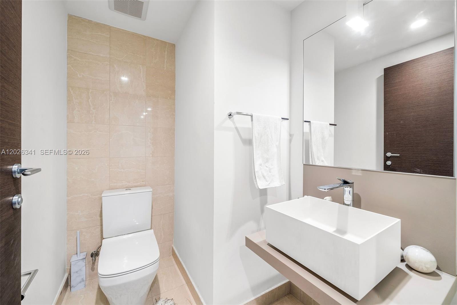 1000 Brickell Plz 2111