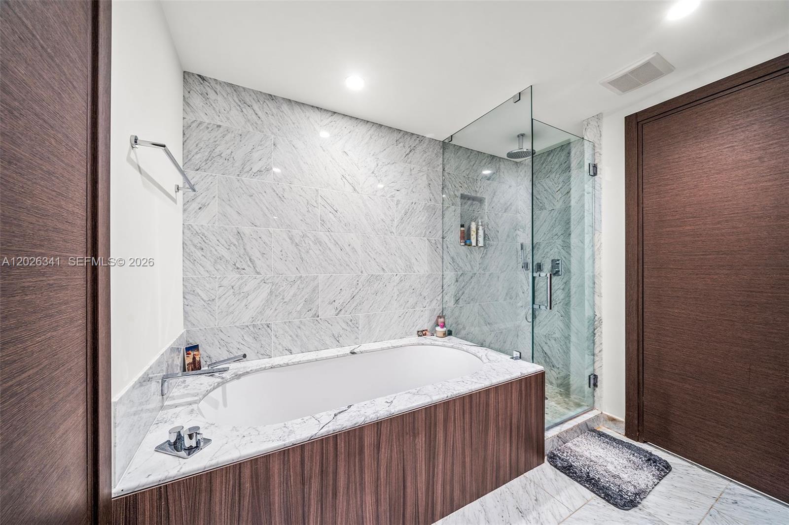 1000 Brickell Plz 2111