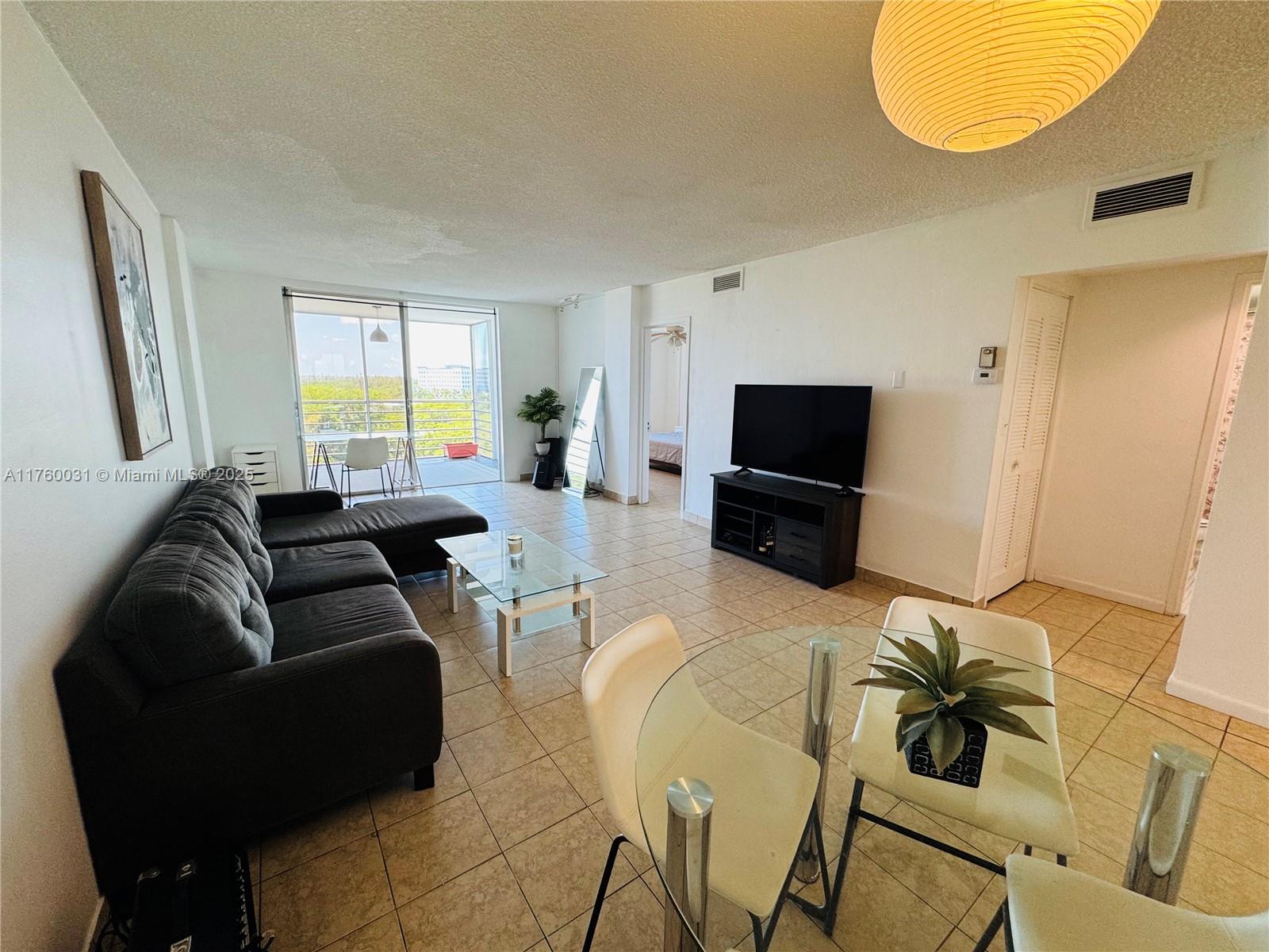 EASTERN SHORES WHITE HOUS - Residential