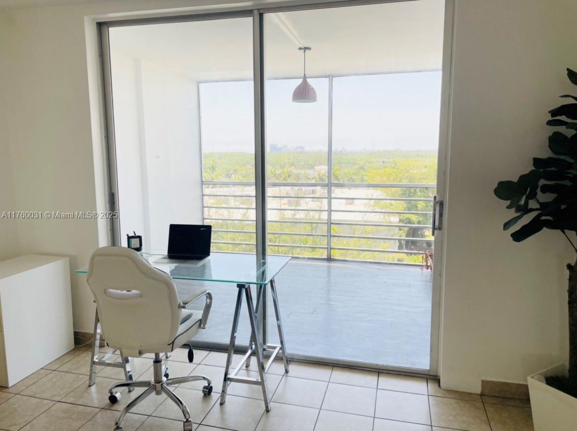 EASTERN SHORES WHITE HOUS - Residential