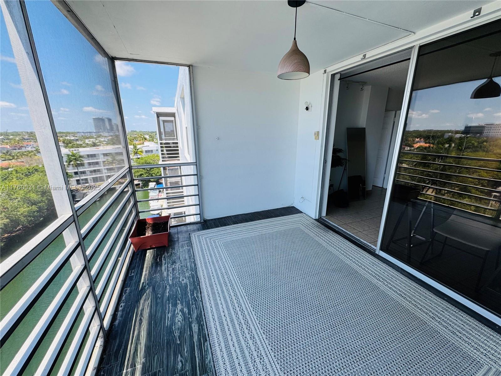 EASTERN SHORES WHITE HOUS - Residential