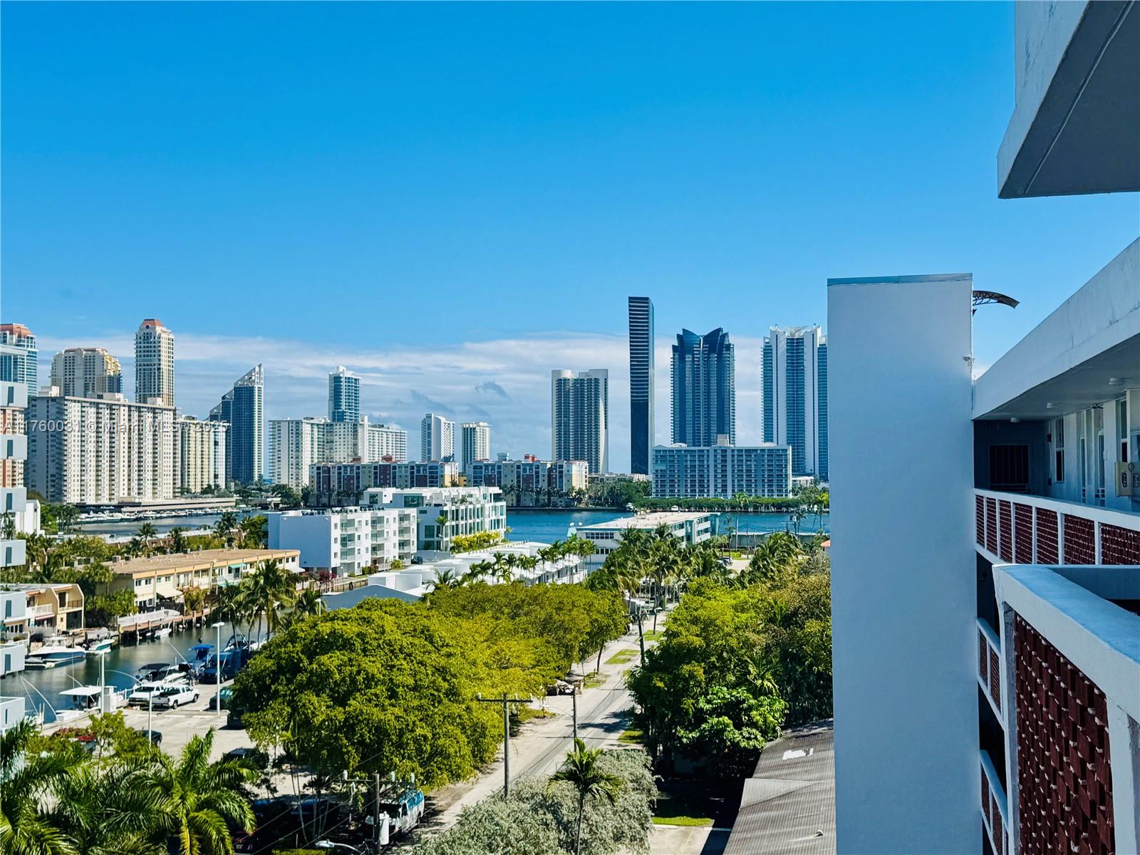 EASTERN SHORES WHITE HOUS - Residential