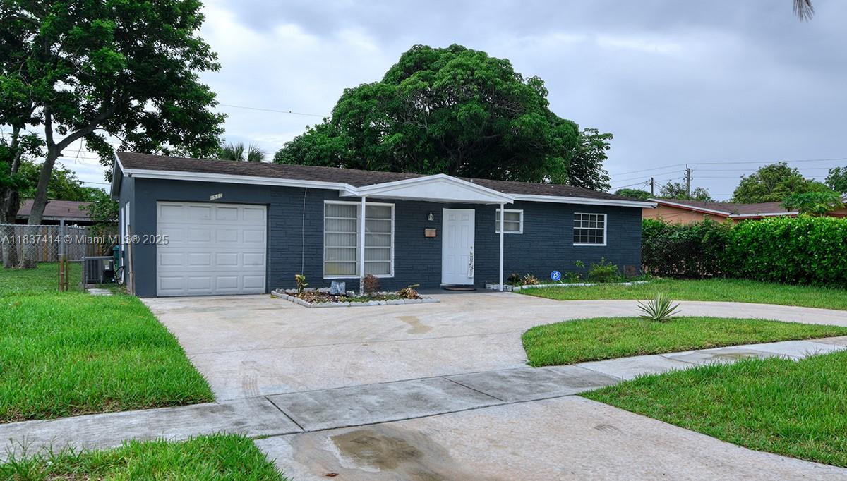 Nice 2 bedroom and 2 bathroom home in a quiete area of Lauderhill. This property features a circular driveway and a 1 car garage. Spacious interior with updated finishes though out. Fruit trees in the back yard. Schools near by
Great property to make it your home.