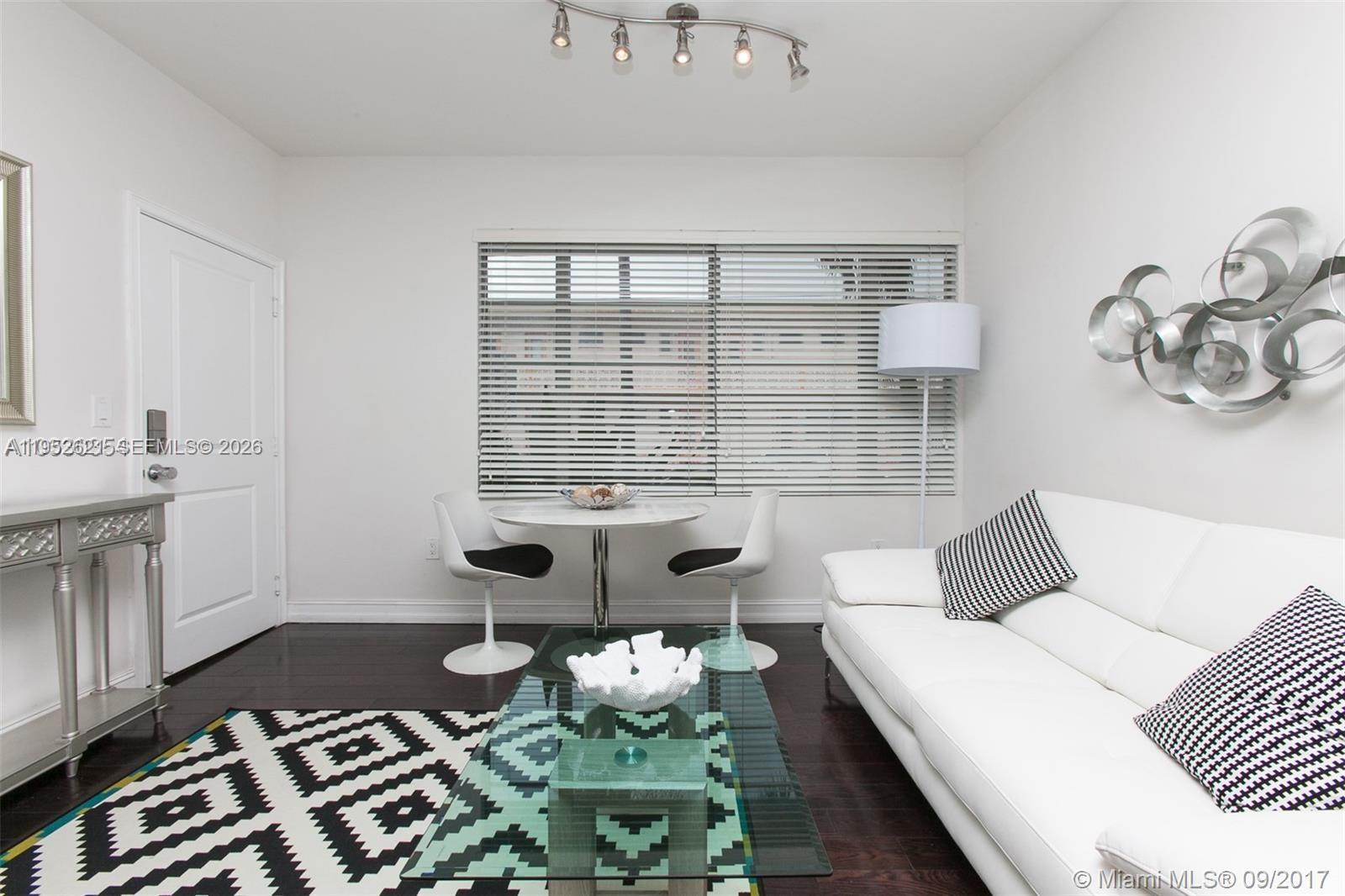 ELEVEN CONDO - Residential