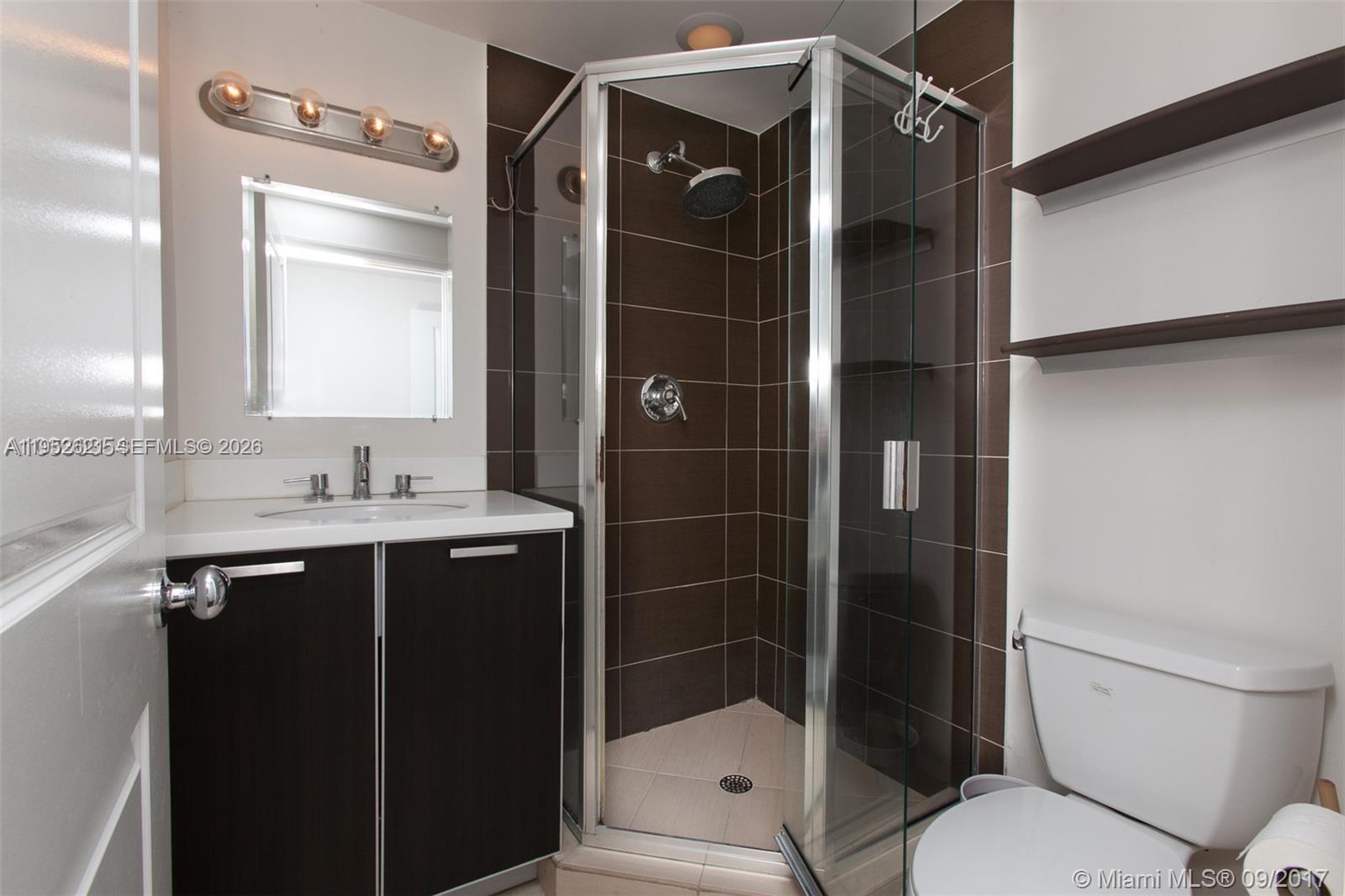 ELEVEN CONDO - Residential