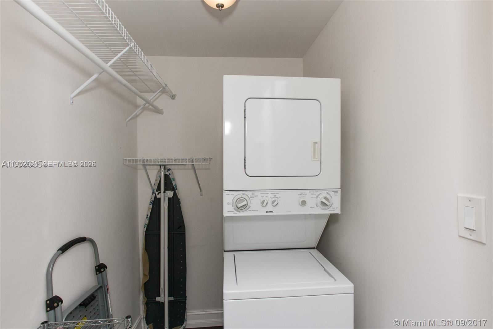 ELEVEN CONDO - Residential