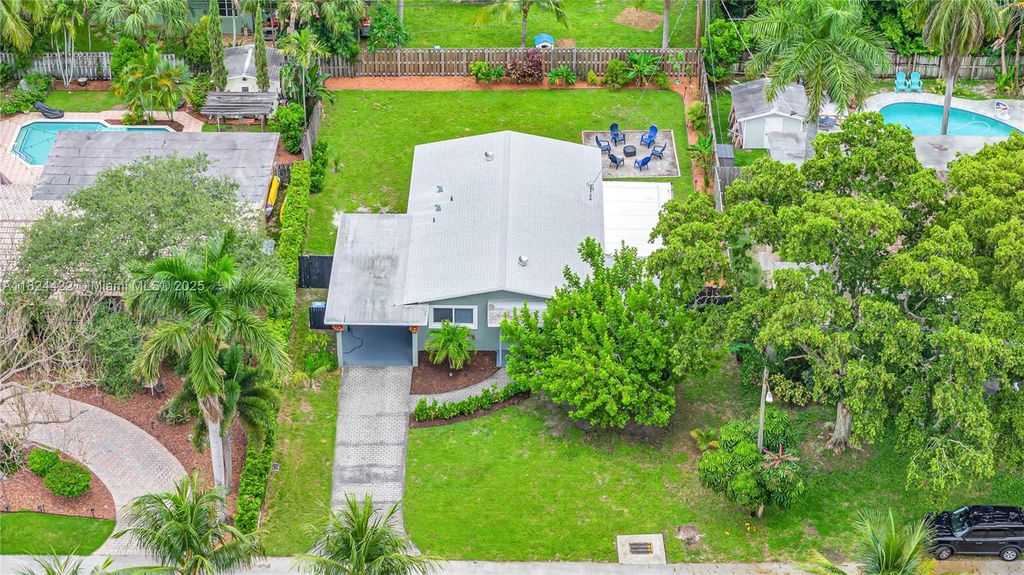 Photo of 4764 NE 15th Way, Oakland Park, FL 33334 (MLS # A11824422)