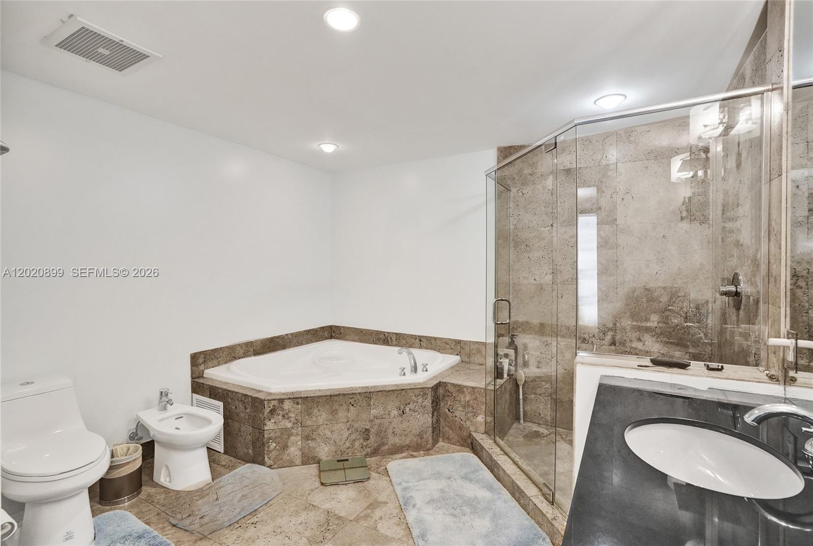THE LEXI CONDO - Residential