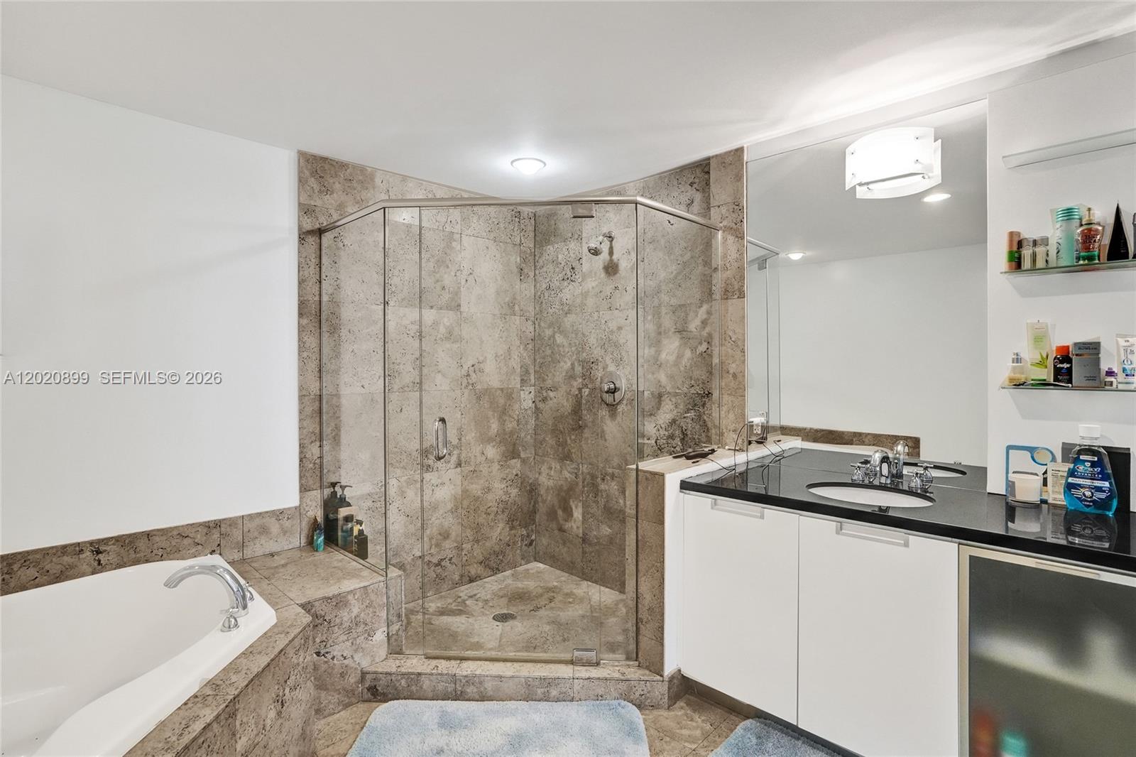 THE LEXI CONDO - Residential