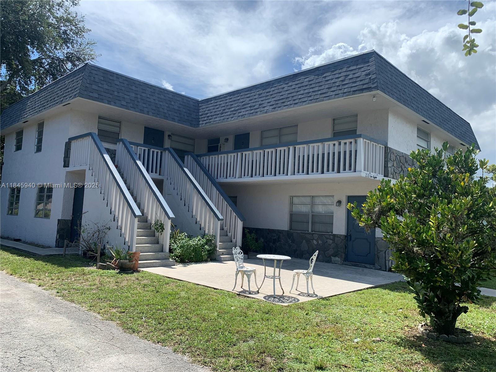 Great apartment !! 2 LARGE BEDROOMS / 2 FULL BATH APARTMENT IN A FOURPLEX-BUILDING. LOCATED IN THE HEART OF HALLANDAE BEACH: MINUTES FROM BEACHES, GULFSTREAM PARK & CASINO, HOLLYWOOD, NEW BRIGHTLINE TRAIN STATION, AVENTURA MALL, RESTAURANTS. No Association. NOW AVAILABLE FOR OCCUPANCY. Rapid Approval, Easy to show.