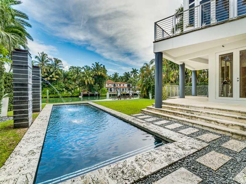 SUNSET ISLANDS ISLAND 3 - Residential