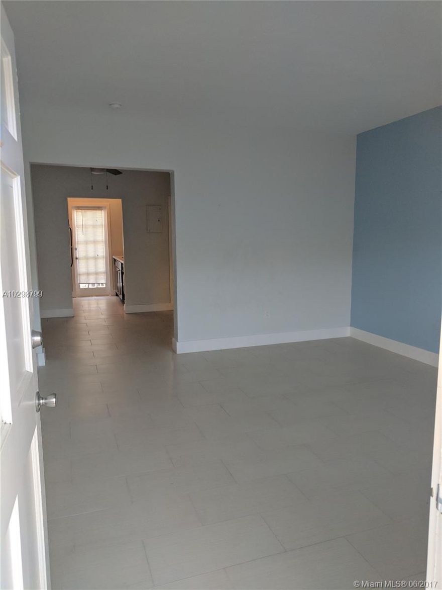 Recently renovated large studio.  Great location on 9th and Meridian with fully updated kitchen and bathroom and walk in closet.  Move in ready!  Lots of natural light and is a must see!